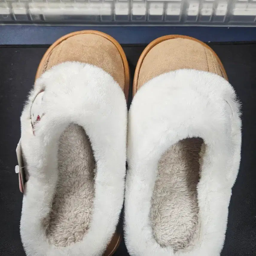 [BUNJANG] Sanrio Hello Kitty Slippers / 산리오 헬로키티 슬리퍼 팝니다