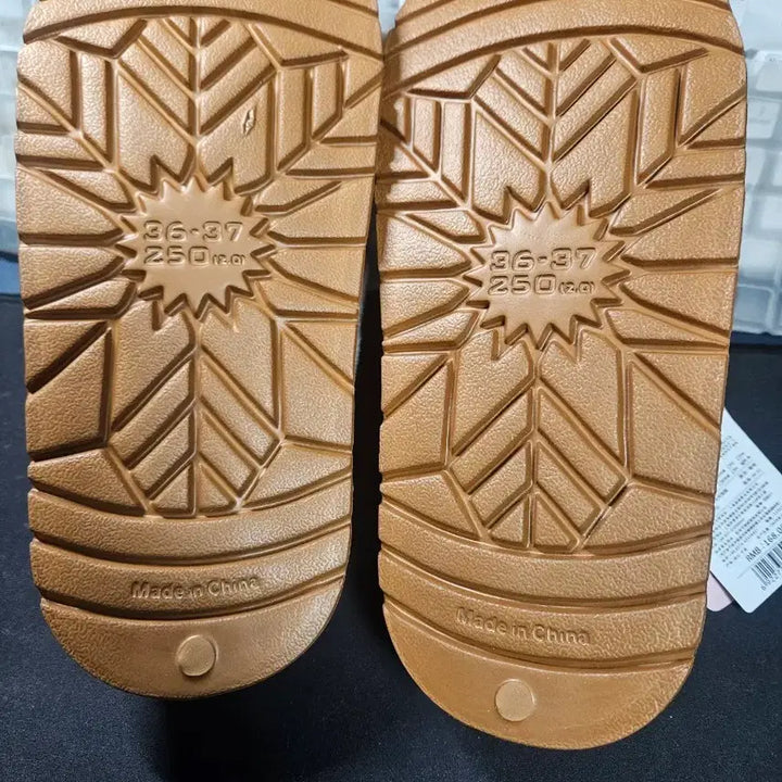 [BUNJANG] Sanrio Hello Kitty Slippers / 산리오 헬로키티 슬리퍼 팝니다