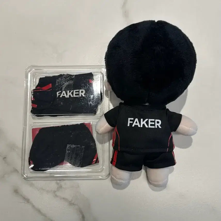 [BUNJANG] T1 Faker Doll + Flag / 인형 개봉 후 보관 ) T1 페이커 인형 + 깃발