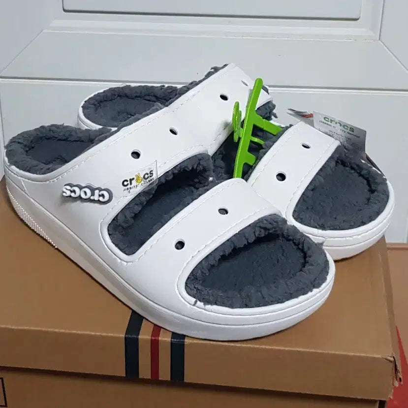 [BUNJANG] Crocs Fur Lined Slippers (Size 290) / (새제품) 크록스 퍼 슬리퍼 (290)