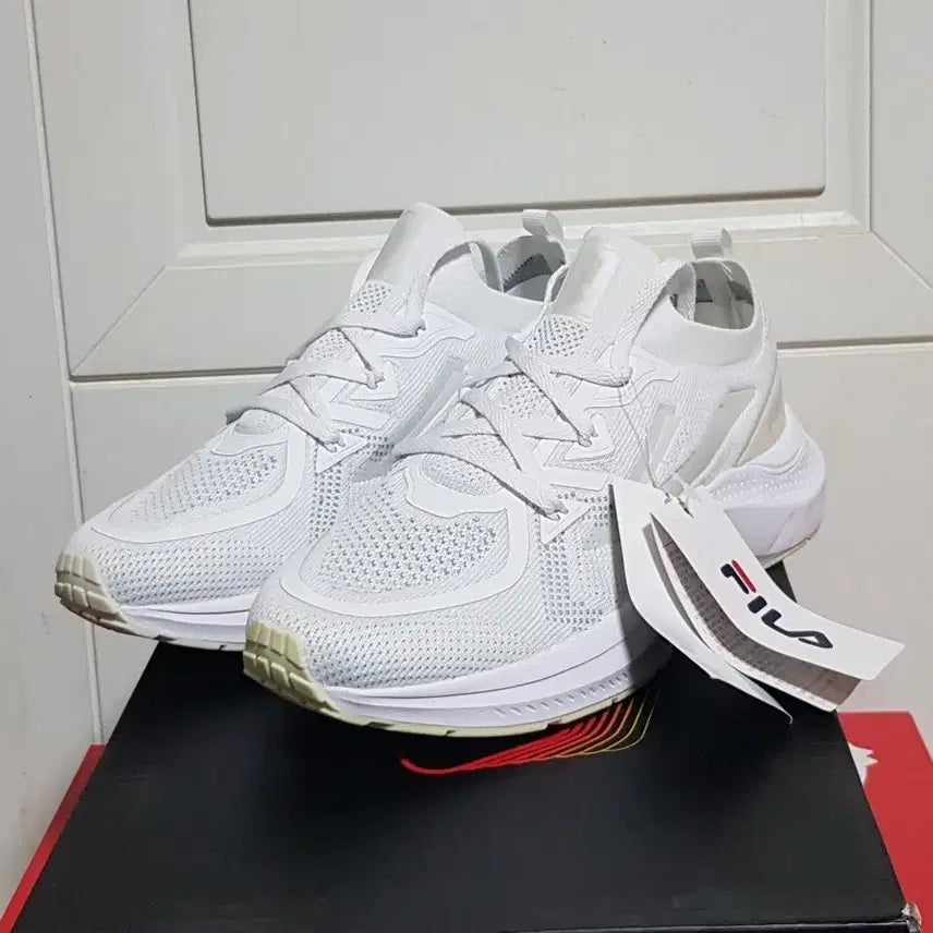 [BUNJANG] Fila Sneakers (255-280) / [새상품] 휠라 운동화 (255,260,265,270,275,280)