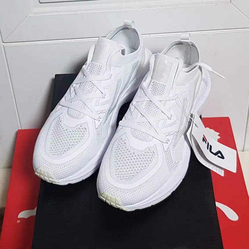 [BUNJANG] Fila Sneakers (255-280) / [새상품] 휠라 운동화 (255,260,265,270,275,280)