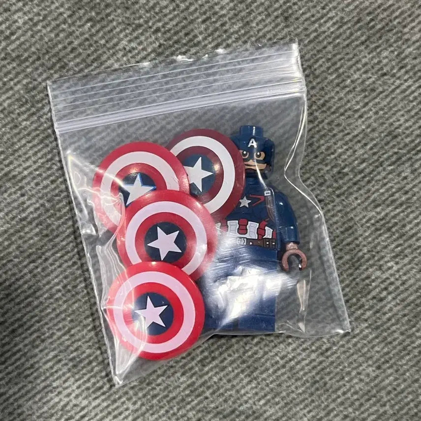 [BUNJANG] Lego Marvel Avengers Captain America Minifigure Set / 래고 마블 어벤져스 캡틴 아메리카 미니피규어+방패 4개