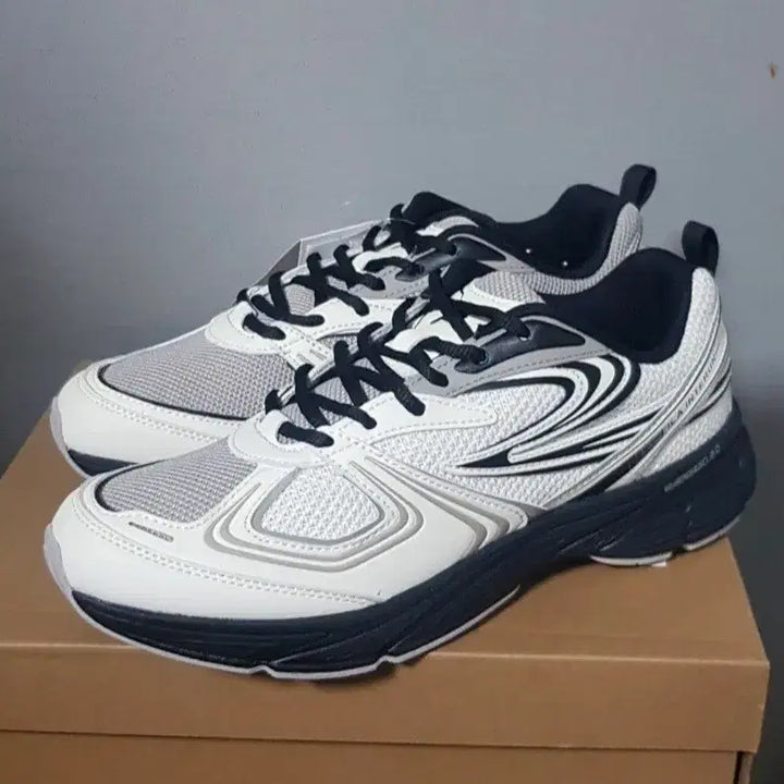 [BUNJANG] Fila Sneakers (White/Gray/Black) - New / [새상품] 휠라 운동화 (260,265,270,275,280)