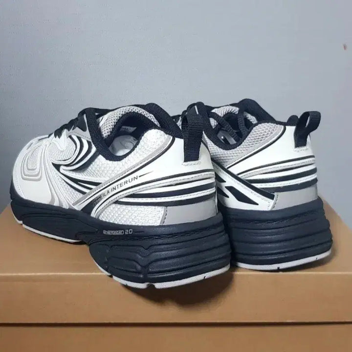 [BUNJANG] Fila Sneakers (White/Gray/Black) - New / [새상품] 휠라 운동화 (260,265,270,275,280)