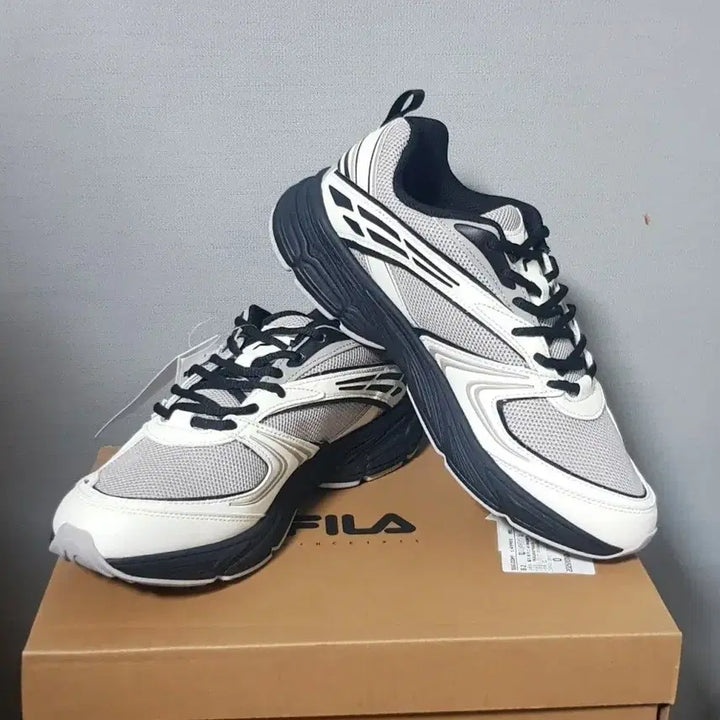 [BUNJANG] Fila Sneakers (White/Gray/Black) - New / [새상품] 휠라 운동화 (260,265,270,275,280)