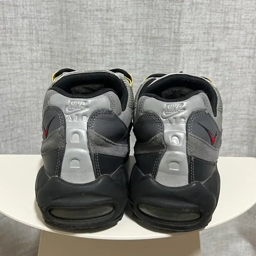 [SOLD OUT] 나이키 에어맥스 95 SE 그레이 멀티컬러 270