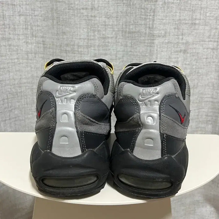 [SOLD OUT] 나이키 에어맥스 95 SE 그레이 멀티컬러 270
