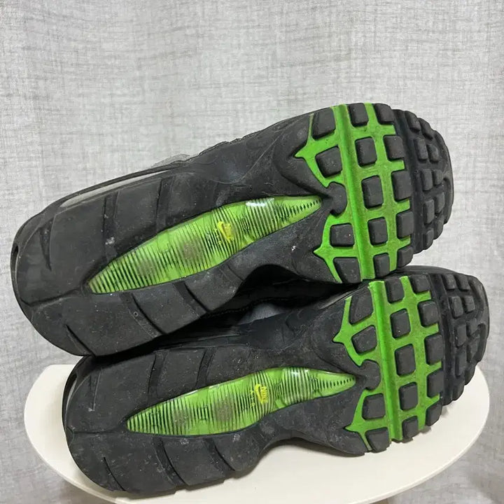 [SOLD OUT] 나이키 에어맥스 95 SE 그레이 멀티컬러 270