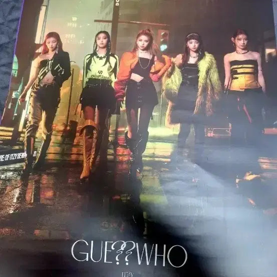 [BUNJANG] ITZY GUESS WHO Poster Set / ITZY GUESS WHO 대형포스터 3종