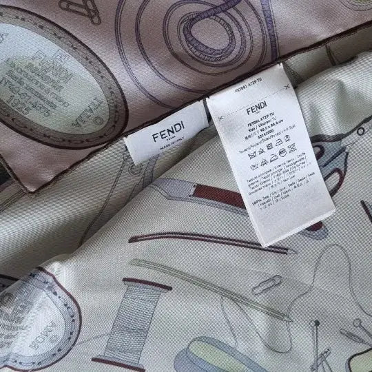 [BUNJANG] Fendi Two-Tone Silk Scarf / 펜디정품  투톤 실크 스카프 미사용