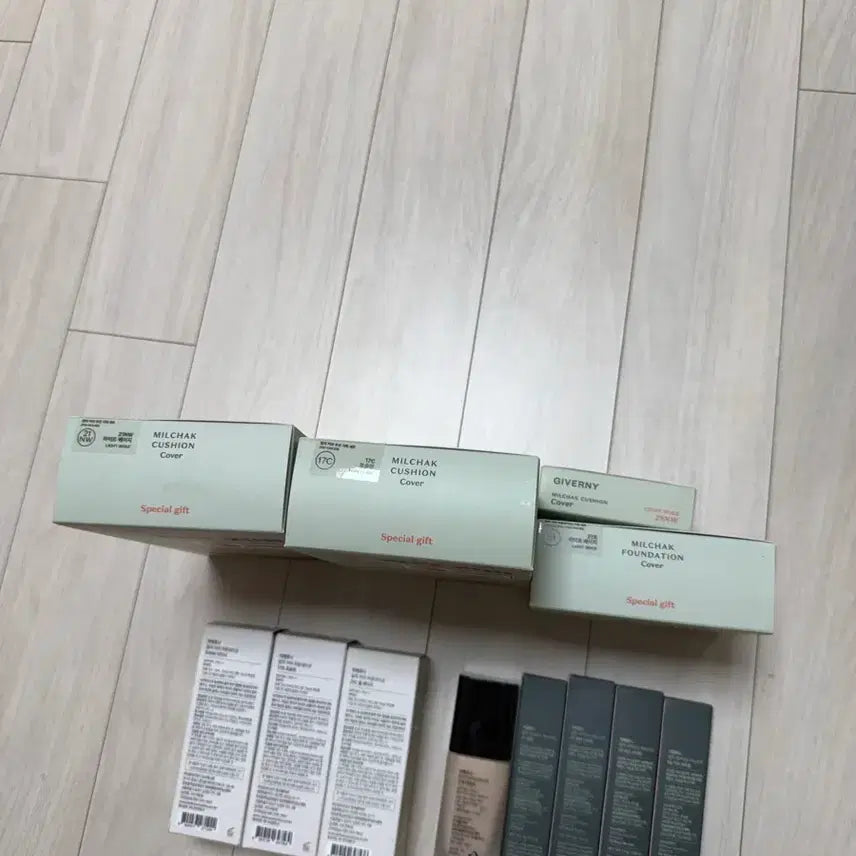 [BUNJANG] Giverny Cushion and Foundation Set / 미개봉) 지베르니 밀착 쿠션, 밀착 파운데이션, 블러셔, 섀도우팔레트,