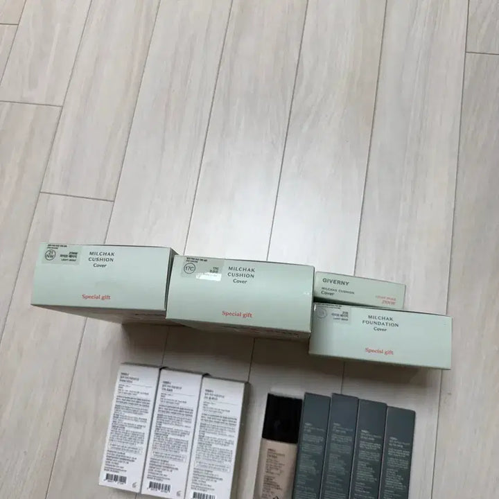 [BUNJANG] Giverny Cushion and Foundation Set / 미개봉) 지베르니 밀착 쿠션, 밀착 파운데이션, 블러셔, 섀도우팔레트,