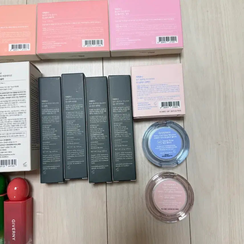 [BUNJANG] Giverny Cushion and Foundation Set / 미개봉) 지베르니 밀착 쿠션, 밀착 파운데이션, 블러셔, 섀도우팔레트,