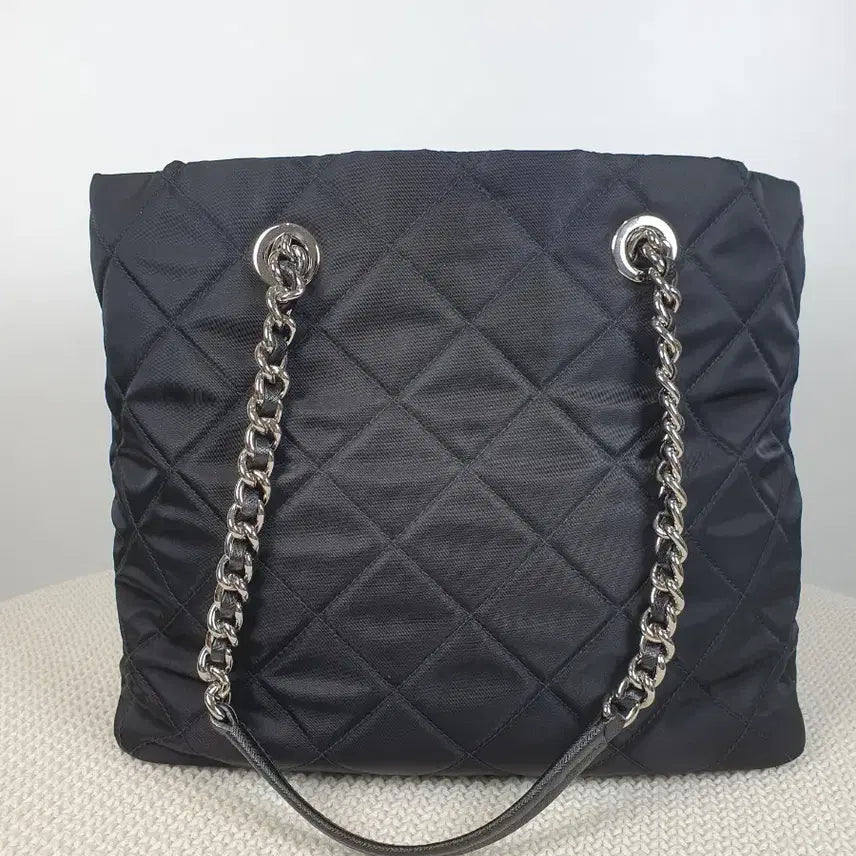 [BUNJANG] Prada Black Quilted Chain Tote Bag / 프라다 블랙 체인 퀼팅 토트백