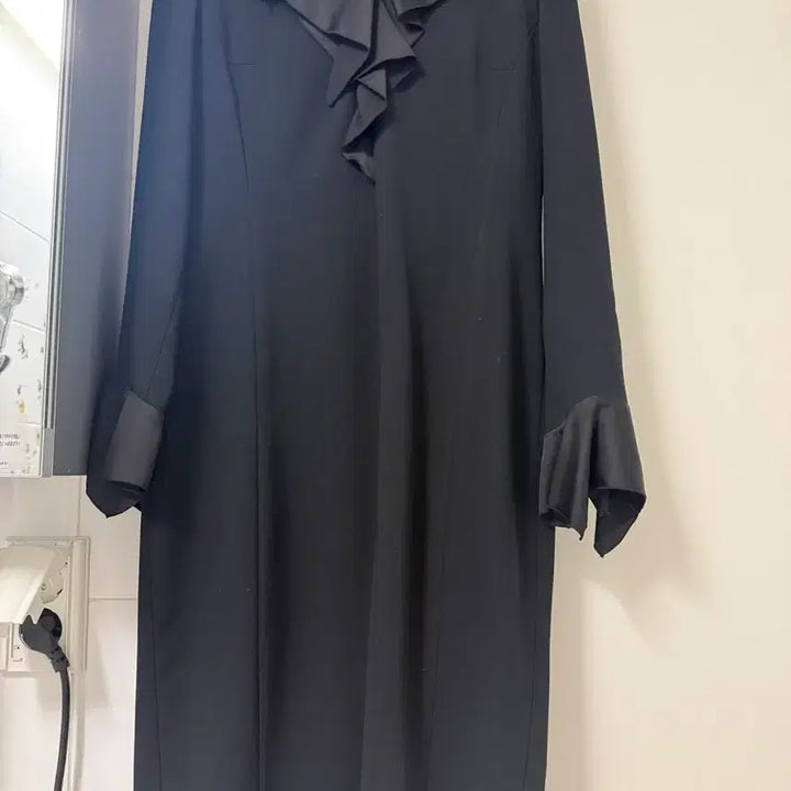 [BUNJANG] Jimmy V Black Ribbon Midi Dress / Jimmy V 블랙 리본 장식 원피스