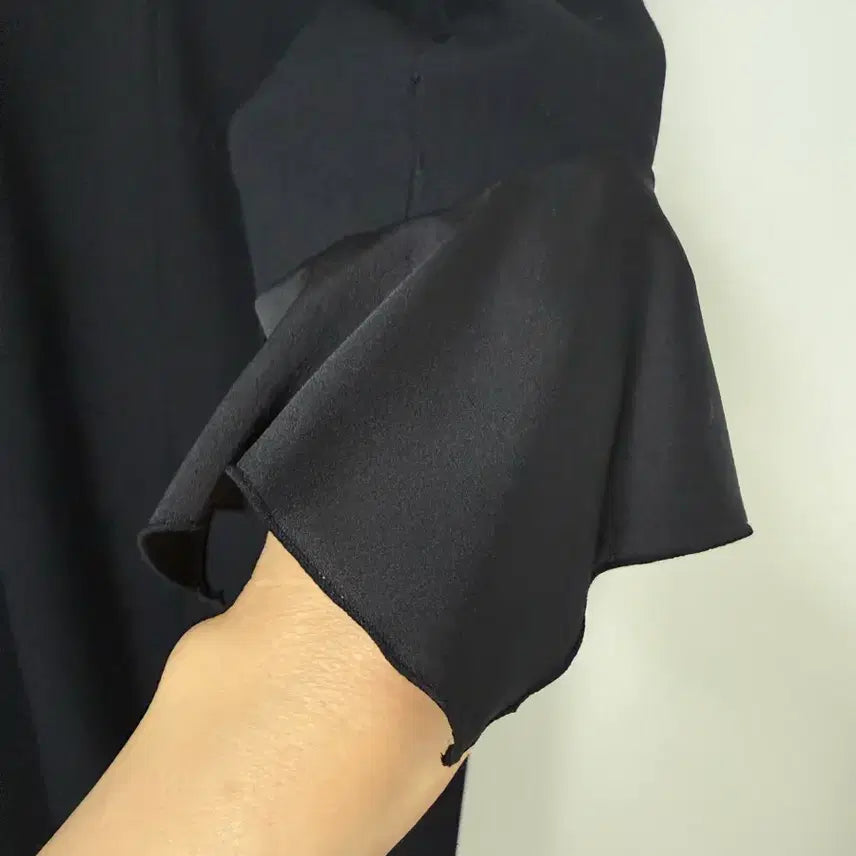 [BUNJANG] Jimmy V Black Ribbon Midi Dress / Jimmy V 블랙 리본 장식 원피스