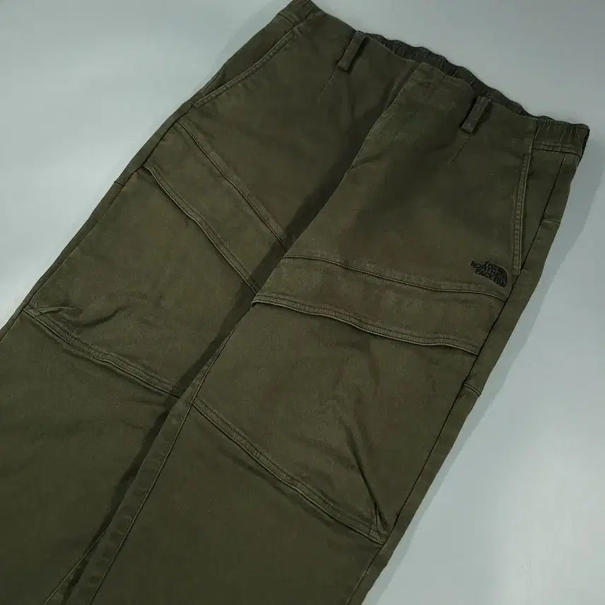 [BUNJANG] The North Face White Label Pigment Khaki Black Logo Double Knee Cargo Pants / 노스페이스 화이트라벨 피그먼트 카키 블랙 로고 밴딩 더블니 카고포켓 분토
