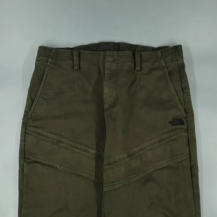[BUNJANG] The North Face White Label Pigment Khaki Black Logo Double Knee Cargo Pants / 노스페이스 화이트라벨 피그먼트 카키 블랙 로고 밴딩 더블니 카고포켓 분토