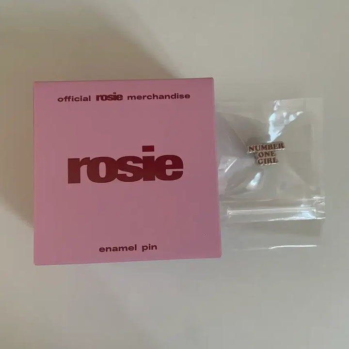 [BUNJANG] Number One Girl Rosé Enamel Pin / 핀뱃지 미개봉)로제 핀 뱃지(넘버원걸)