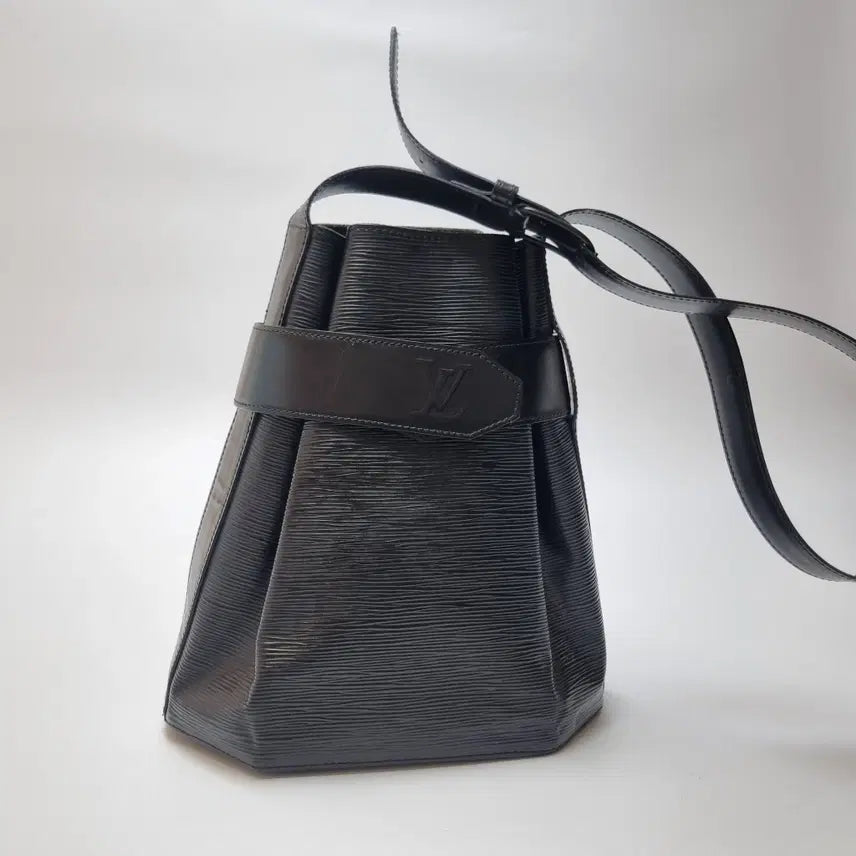 [BUNJANG] Louis Vuitton Epi Sac D'epaule PM Bucket Bag / 루이비통 에삐 삭데폴 PM 버킷백 숄더백 (최상급, 블랙)