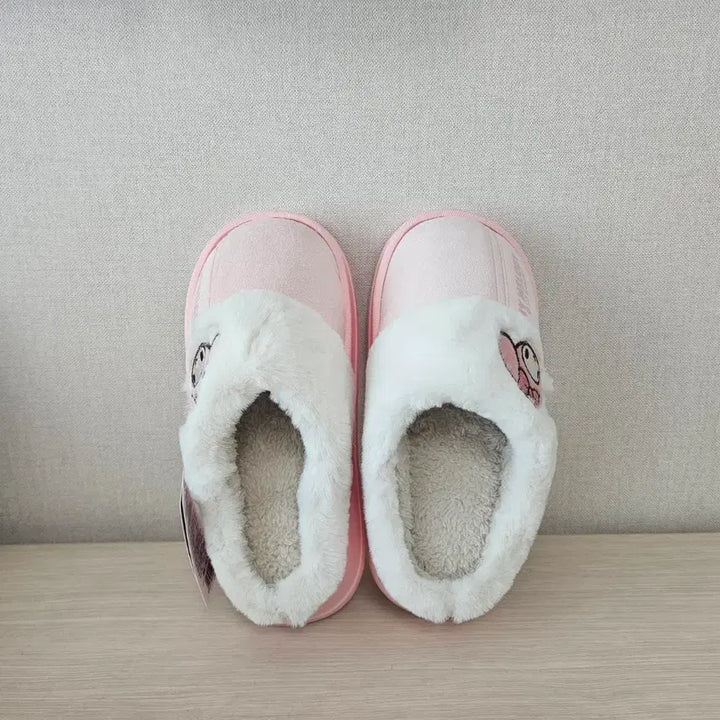 [BUNJANG] Sanrio My Melody Fluffy House Slippers / 산리오 마이멜로디 털 실내화 슬리퍼