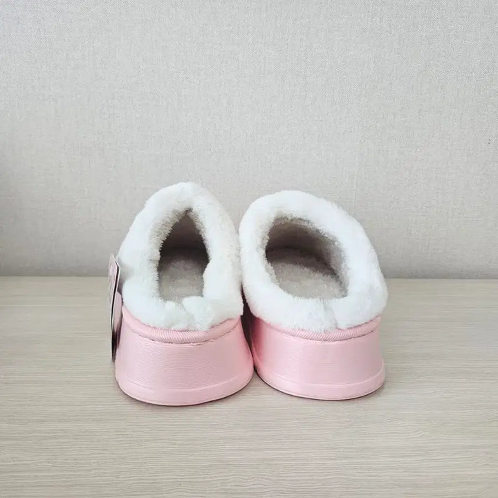 [BUNJANG] Sanrio My Melody Fluffy House Slippers / 산리오 마이멜로디 털 실내화 슬리퍼