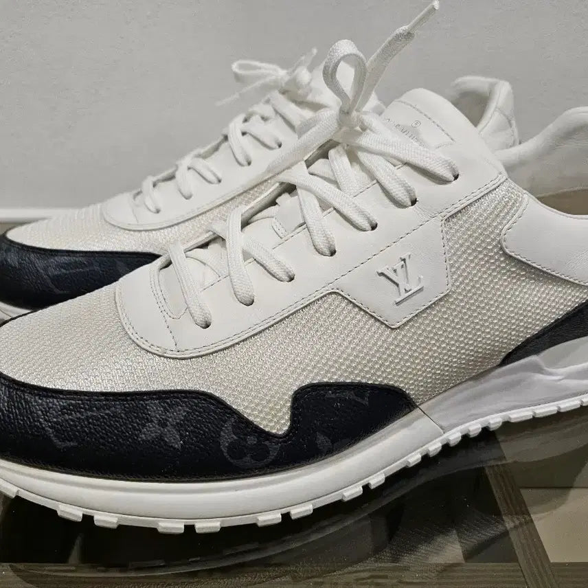 [BUNJANG] Louis Vuitton Runway Sneakers (Men's) - Size 10 / 루이비통 남성 런어웨이 스니커즈 10