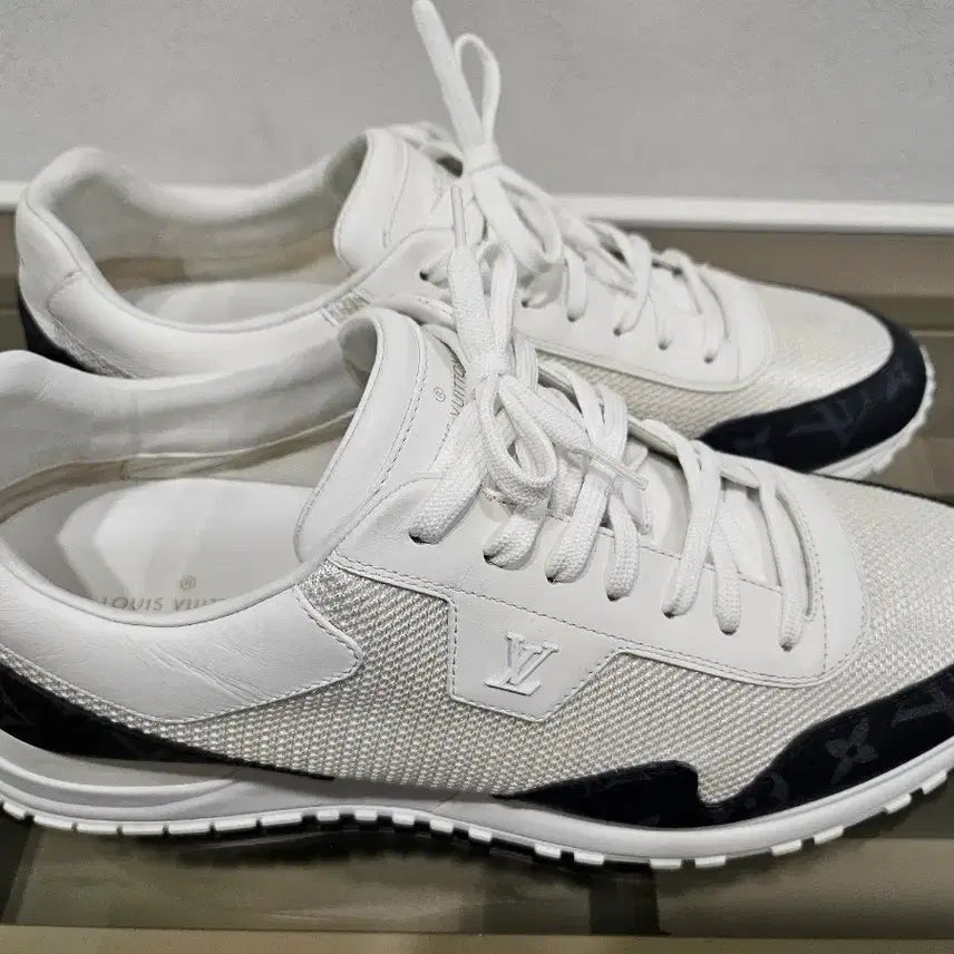[BUNJANG] Louis Vuitton Runway Sneakers (Men's) - Size 10 / 루이비통 남성 런어웨이 스니커즈 10