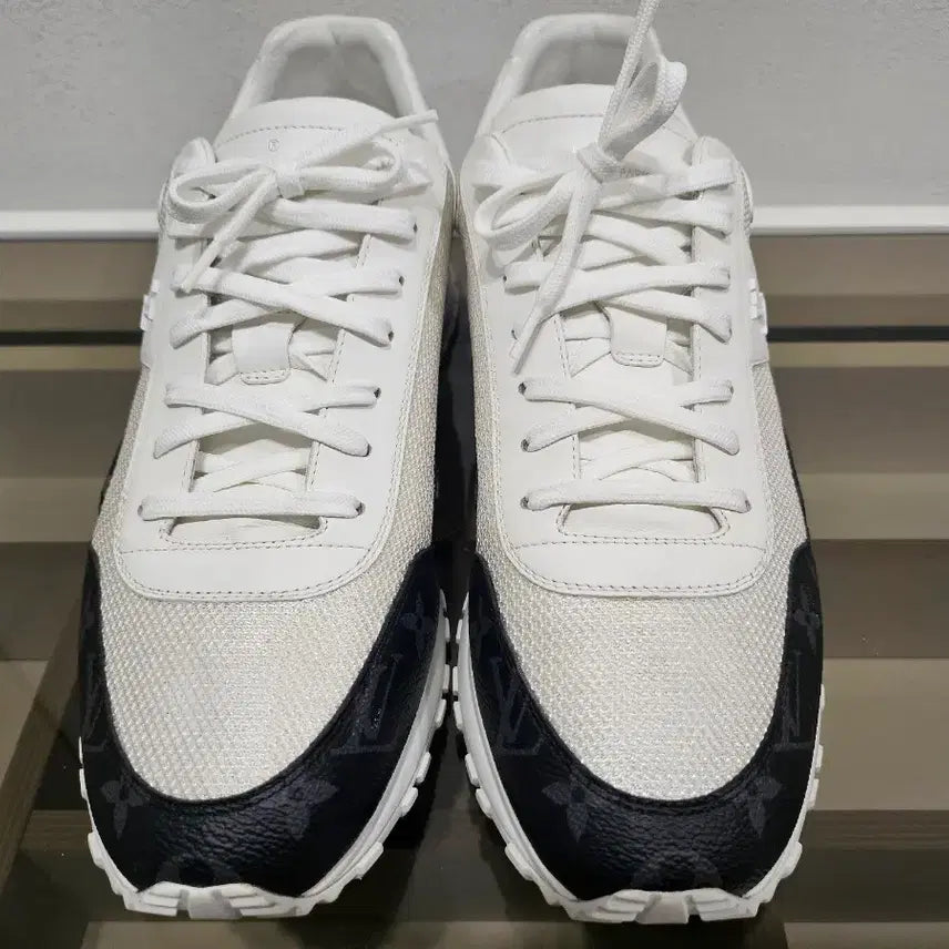 [BUNJANG] Louis Vuitton Runway Sneakers (Men's) - Size 10 / 루이비통 남성 런어웨이 스니커즈 10