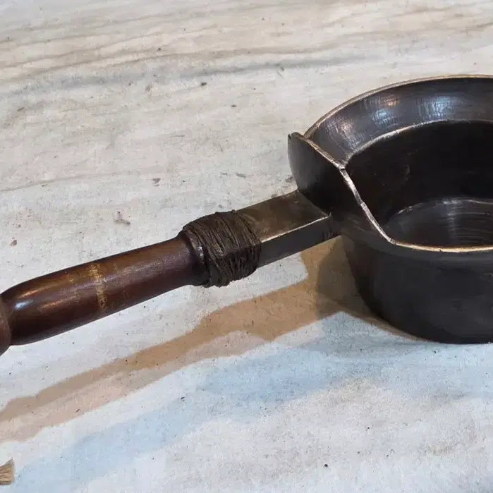 [BUNJANG] Antique Wooden Charcoal Iron / 100년세월의 부잣집 동 숯다리미