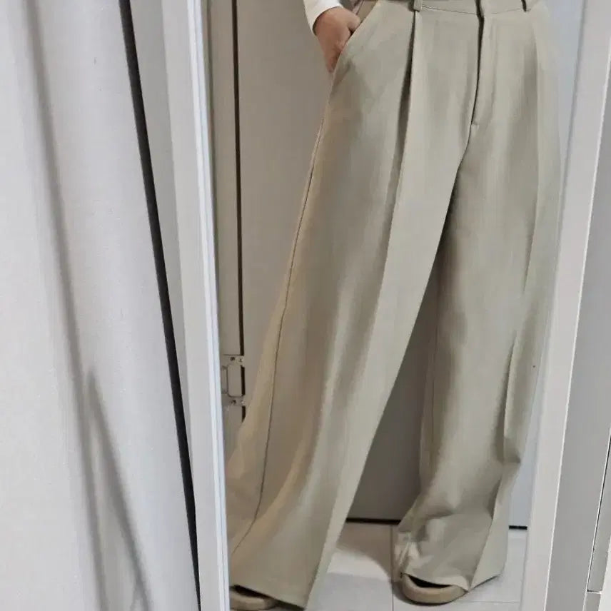 [BUNJANG] Gold Logo Pleated Trousers Medium / 금장로고 핀턱 슬랙스 미듐사이즈