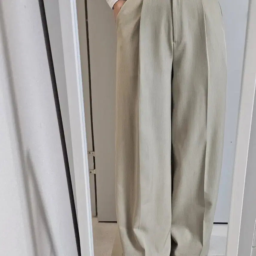 [BUNJANG] Gold Logo Pleated Trousers Medium / 금장로고 핀턱 슬랙스 미듐사이즈