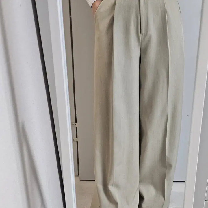 [BUNJANG] Gold Logo Pleated Trousers Medium / 금장로고 핀턱 슬랙스 미듐사이즈
