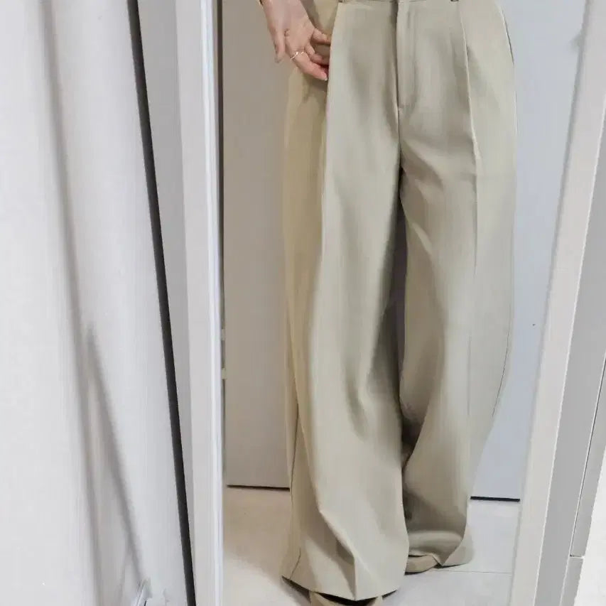 [BUNJANG] Gold Logo Pleated Trousers Medium / 금장로고 핀턱 슬랙스 미듐사이즈