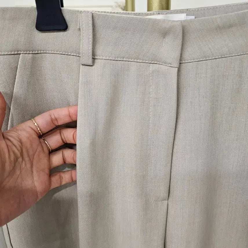 [BUNJANG] Gold Logo Pleated Trousers Medium / 금장로고 핀턱 슬랙스 미듐사이즈