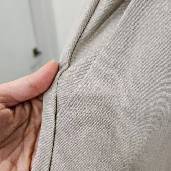 [BUNJANG] Gold Logo Pleated Trousers Medium / 금장로고 핀턱 슬랙스 미듐사이즈