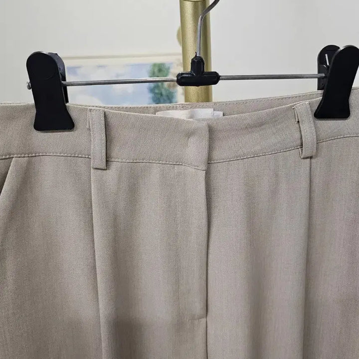 [BUNJANG] Gold Logo Pleated Trousers Medium / 금장로고 핀턱 슬랙스 미듐사이즈