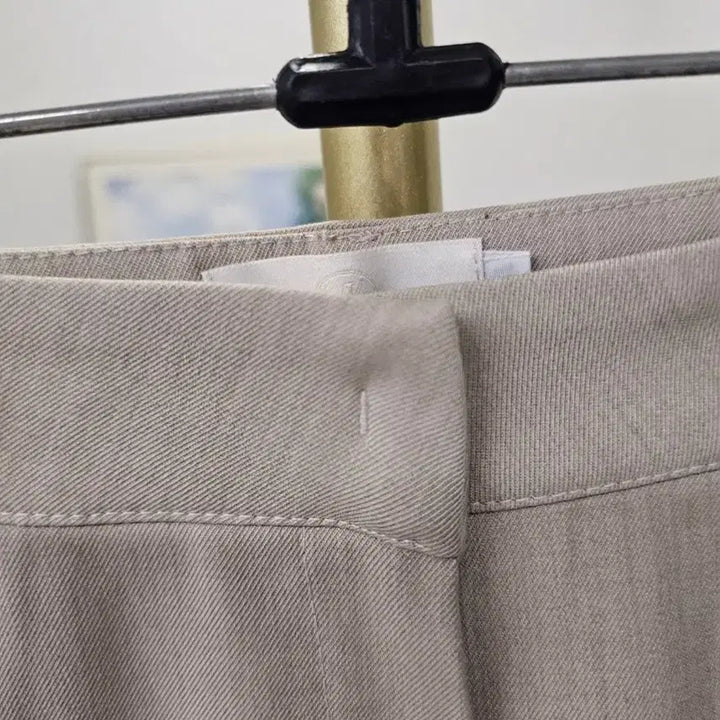 [BUNJANG] Gold Logo Pleated Trousers Medium / 금장로고 핀턱 슬랙스 미듐사이즈