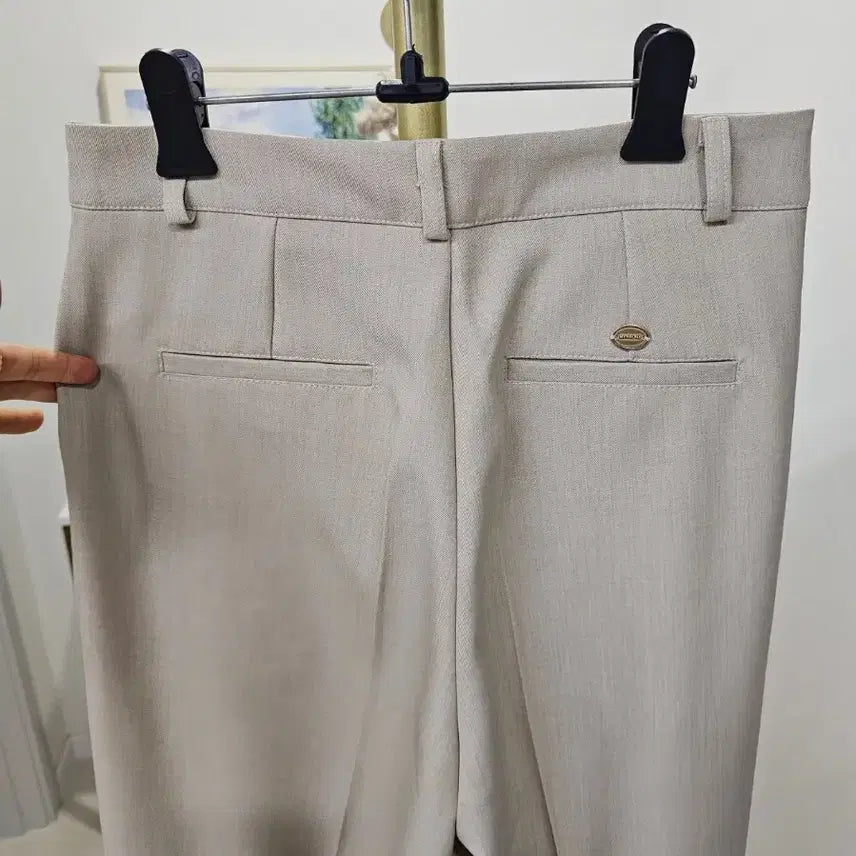 [BUNJANG] Gold Logo Pleated Trousers Medium / 금장로고 핀턱 슬랙스 미듐사이즈