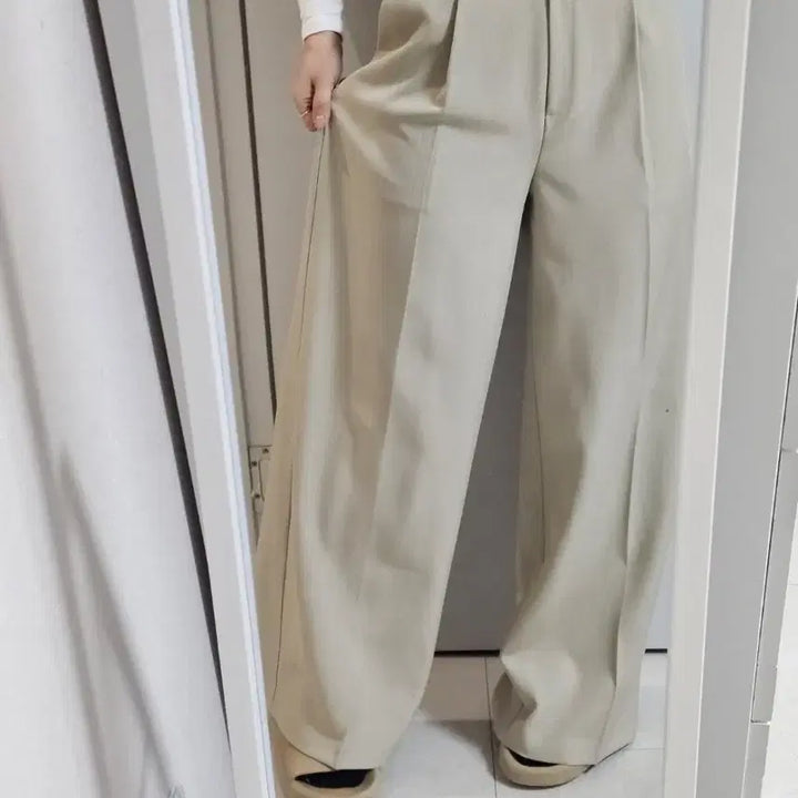 [BUNJANG] Gold Logo Pleated Trousers Medium / 금장로고 핀턱 슬랙스 미듐사이즈