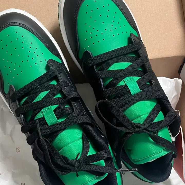 [BUNJANG] Nike Air Jordan 1 Low Lucky Green Sneakers / 나이키 에어 조던1 로우 럭키그린