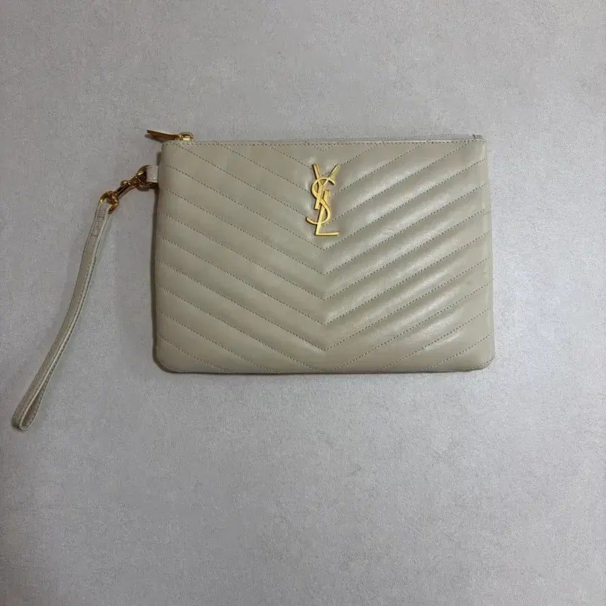 [BUNJANG] Yves Saint Laurent Monogram Clutch / 입생로랑 모노그램 클러치
