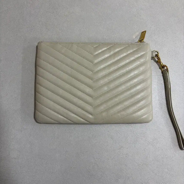 [BUNJANG] Yves Saint Laurent Monogram Clutch / 입생로랑 모노그램 클러치