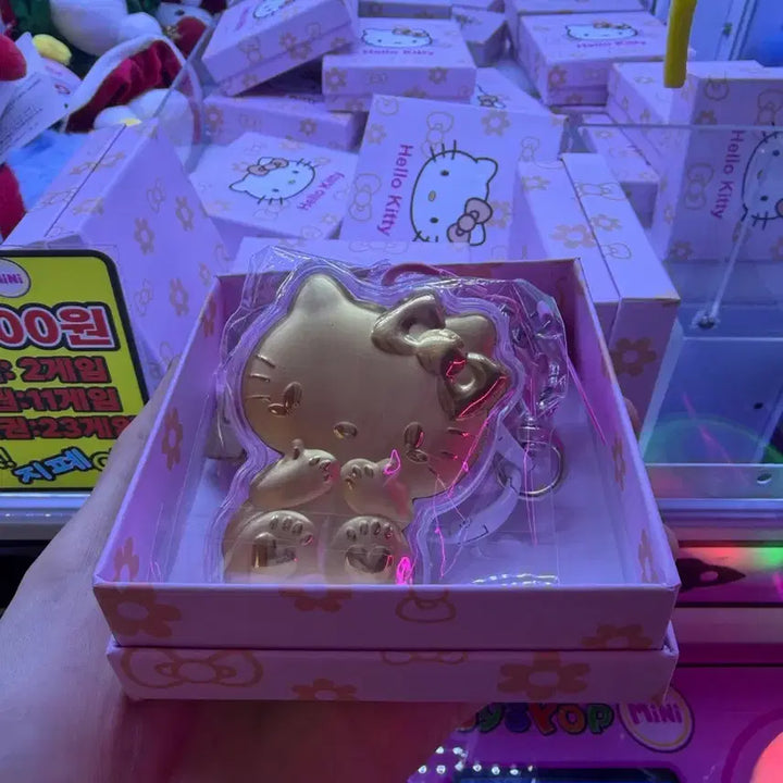[BUNJANG] Hello Kitty Gold Keyring / 헬로키티 금색 키링  (미개봉) 핸드폰 걸이로도 사용가능