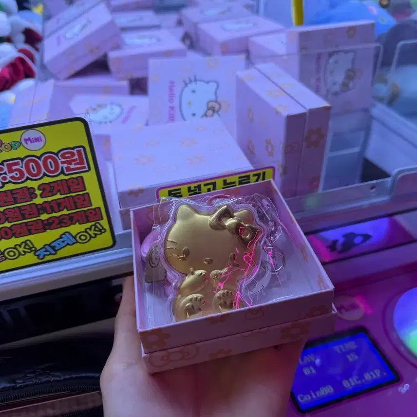 [BUNJANG] Hello Kitty Gold Keyring / 헬로키티 금색 키링  (미개봉) 핸드폰 걸이로도 사용가능