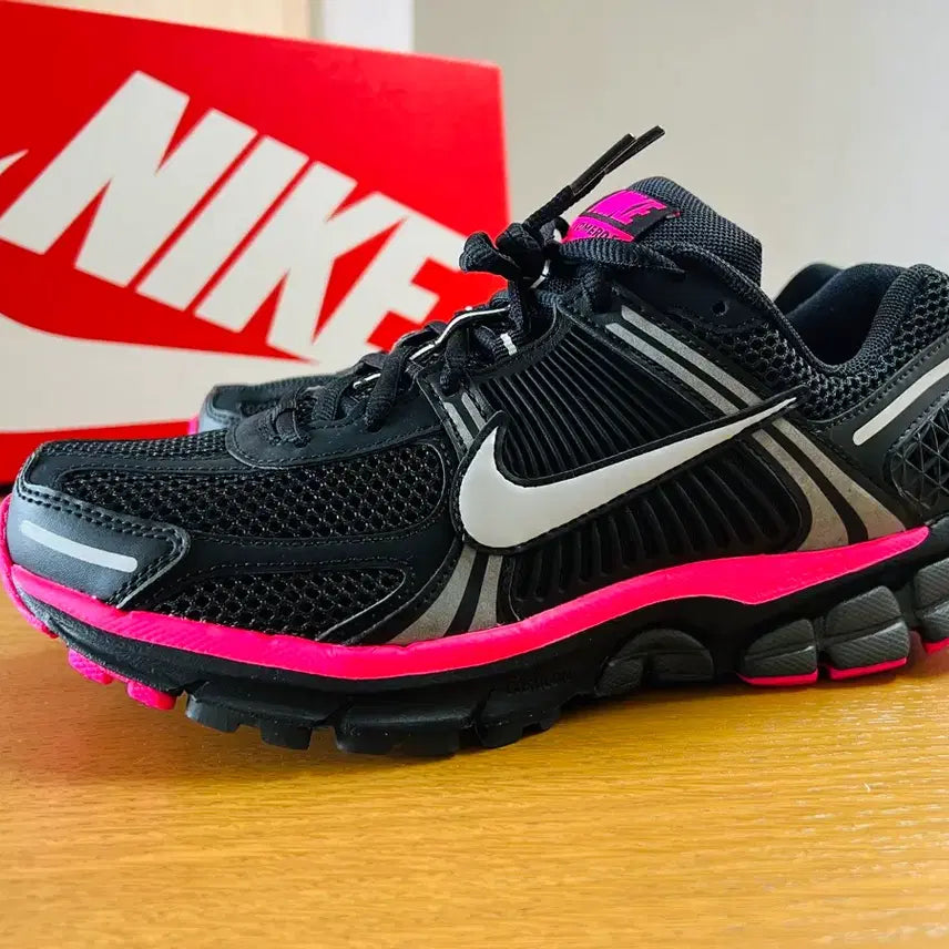 [BUNJANG] Nike Zoom Vomero 5 Black/Hot Pink Sneakers / 나이키 줌 보메로 5 블랙핑크 270mm 새상품