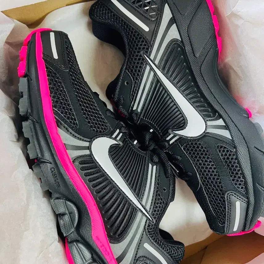 [BUNJANG] Nike Zoom Vomero 5 Black/Hot Pink Sneakers / 나이키 줌 보메로 5 블랙핑크 270mm 새상품