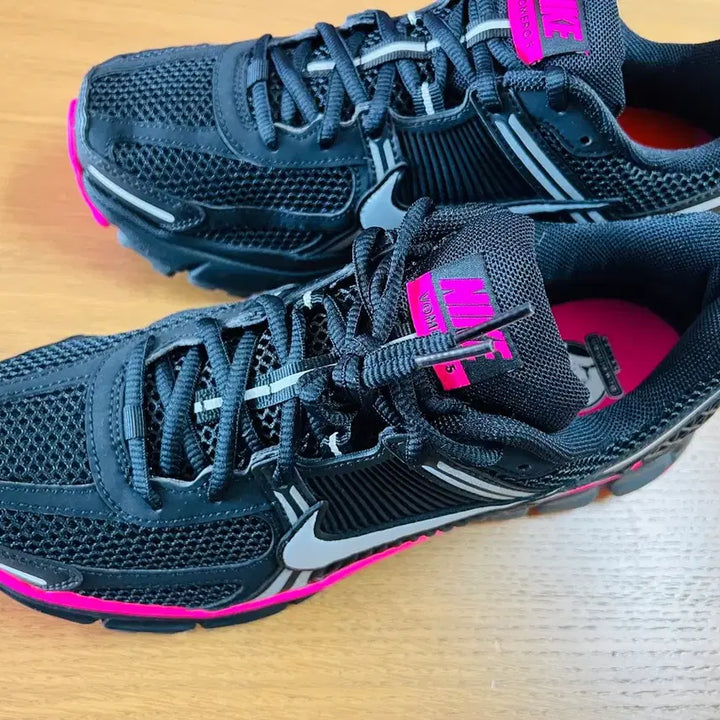 [BUNJANG] Nike Zoom Vomero 5 Black/Hot Pink Sneakers / 나이키 줌 보메로 5 블랙핑크 270mm 새상품
