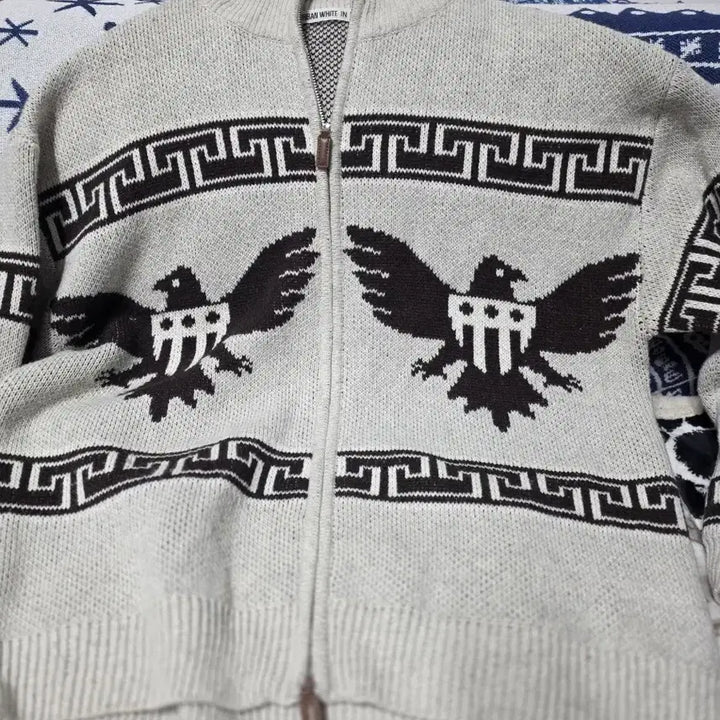 [BUNJANG] Urban White Eagle Pattern Zip-up Cardigan / 어반화이트 독수리 패턴 집업 가디건